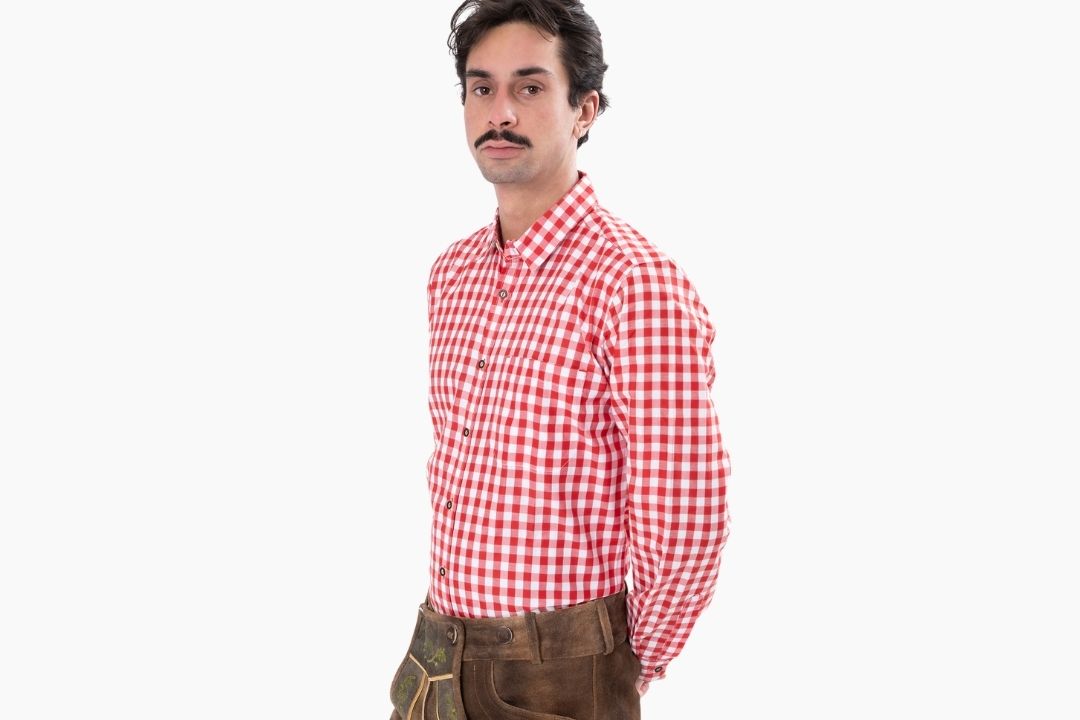 Trachtenoutfit aus Trachtenhemd Rot kariert & Lederhose - A-Plus Content