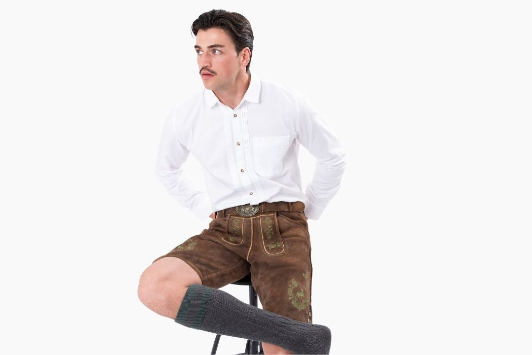 Trachtenoutfit aus Trachtenhemd Weiß & Lederhose - A-Plus Content