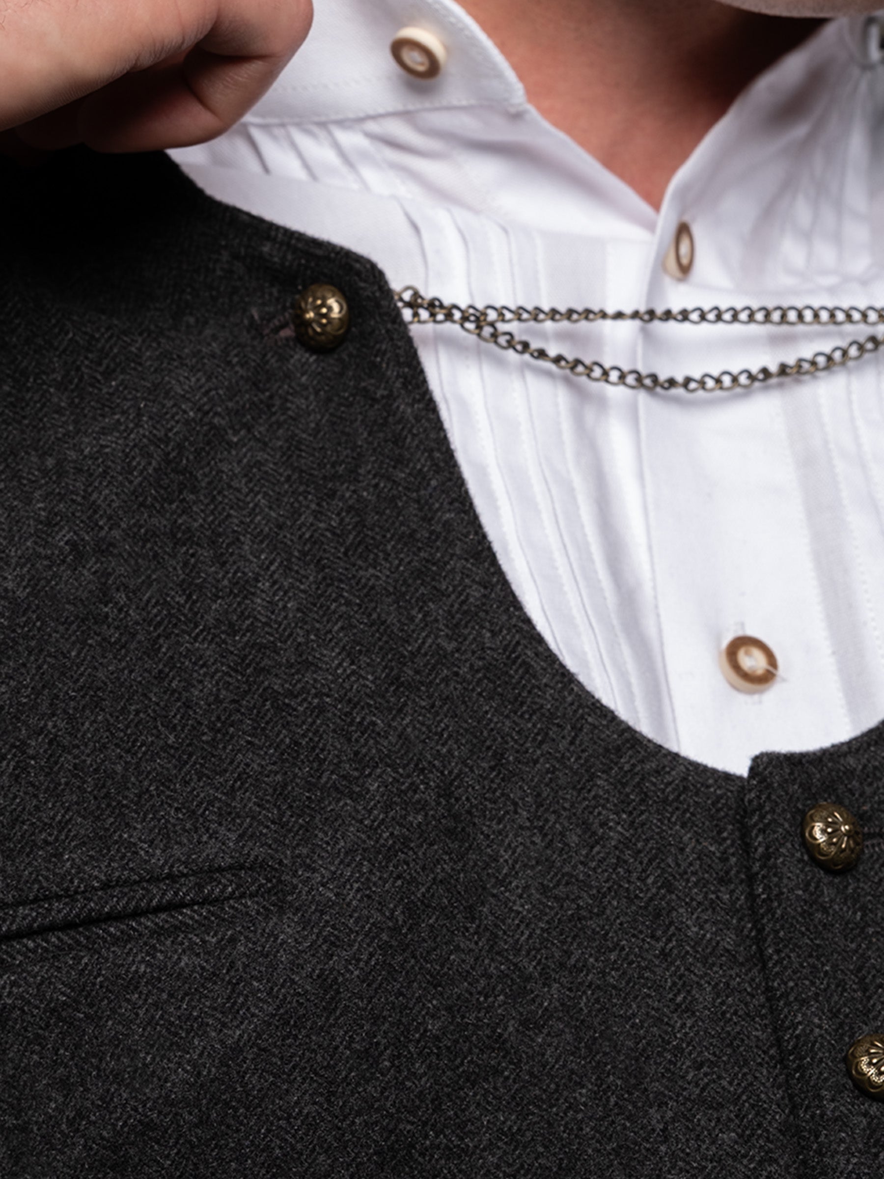 Miesbacher Trachtenweste - Anthrazit-Grau - Detail Kette